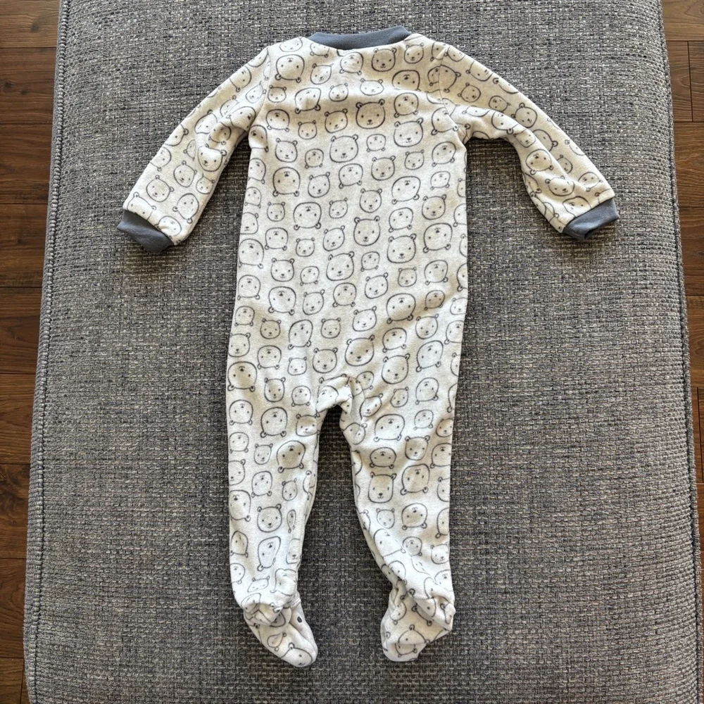 Never Worn Carter’s Gray Bear Print Fleece One-Piece Footies – Cozy & Adorable!